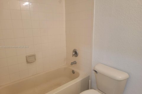 Condominio en alquiler en Homestead, Florida, 2 dormitorios, 86.4 m2 № 1889283 - foto 8