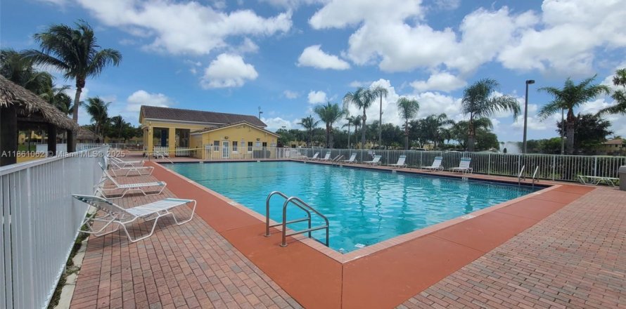 Condominio en Homestead, Florida, 2 dormitorios № 1889283