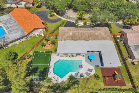 Купить виллу или дом в Плантация, Флорида 7 спален, 314.29м2, № 2145699 - фото 9