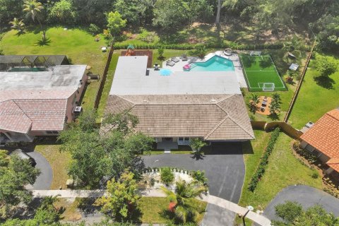 Купить виллу или дом в Плантация, Флорида 7 спален, 314.29м2, № 2145699 - фото 2