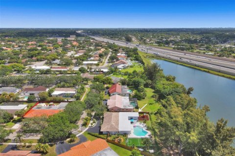 Купить виллу или дом в Плантация, Флорида 7 спален, 314.29м2, № 2145699 - фото 13
