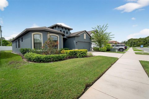 Casa en venta en New Port Richey, Florida, 4 dormitorios, 186.45 m2 № 1910366 - foto 3