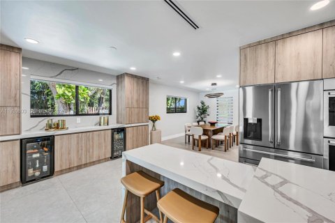 Villa ou maison à louer à Pinecrest, Floride: 5 chambres, 282.33 m2 № 1989686 - photo 14