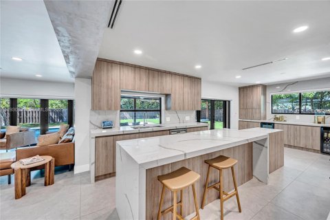 Villa ou maison à louer à Pinecrest, Floride: 5 chambres, 282.33 m2 № 1989686 - photo 15