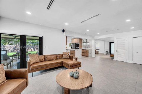 Villa ou maison à louer à Pinecrest, Floride: 5 chambres, 282.33 m2 № 1989686 - photo 12