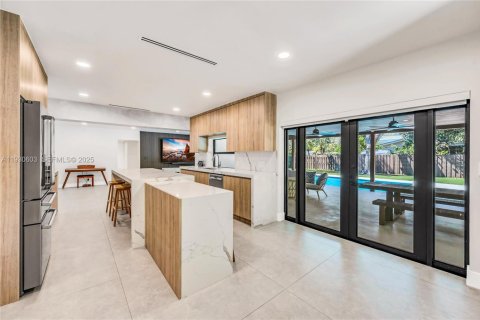 Villa ou maison à louer à Pinecrest, Floride: 5 chambres, 282.33 m2 № 1989686 - photo 16