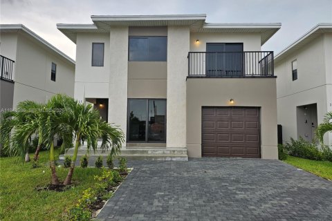 Casa en Florida City, Florida 4 dormitorios, 176.7 m2 № 2009031