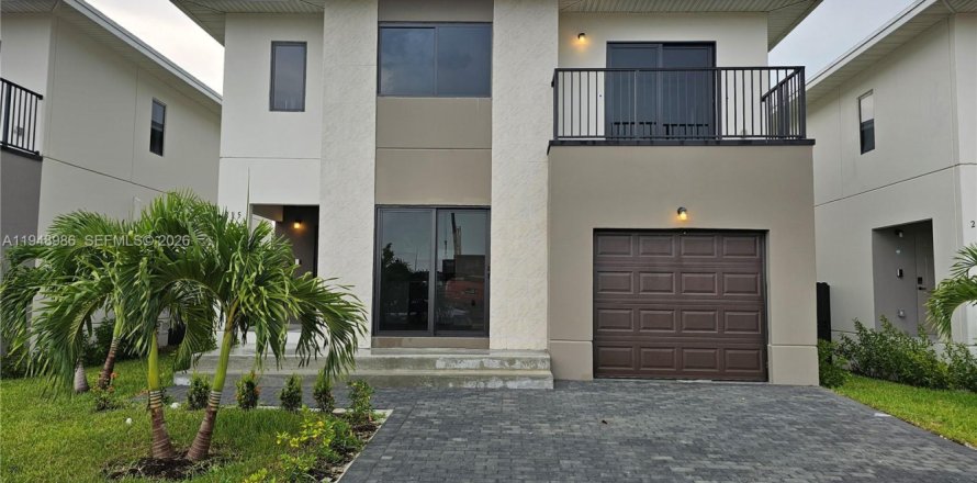 Casa en Florida City, Florida 4 dormitorios, 176.7 m2 № 2009031