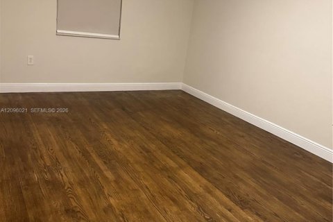 Villa ou maison à louer à Miami, Floride: 3 chambres, 110.18 m2 № 2388034 - photo 26