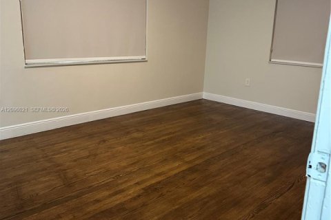 Villa ou maison à louer à Miami, Floride: 3 chambres, 110.18 m2 № 2388034 - photo 23
