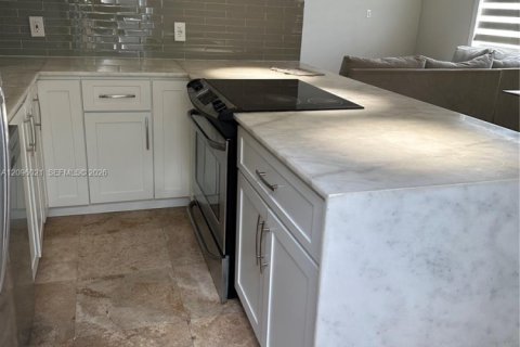 Villa ou maison à louer à Miami, Floride: 3 chambres, 110.18 m2 № 2388034 - photo 4