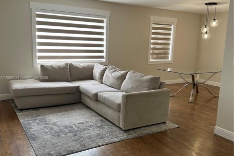Villa ou maison à louer à Miami, Floride: 3 chambres, 110.18 m2 № 2388034 - photo 9