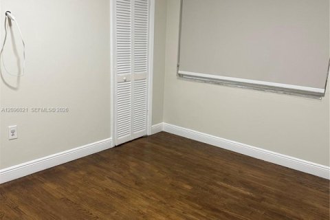 Villa ou maison à louer à Miami, Floride: 3 chambres, 110.18 m2 № 2388034 - photo 18