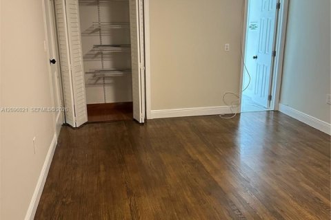 Villa ou maison à louer à Miami, Floride: 3 chambres, 110.18 m2 № 2388034 - photo 24