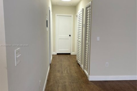 Villa ou maison à louer à Miami, Floride: 3 chambres, 110.18 m2 № 2388034 - photo 12