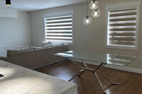 Villa ou maison à louer à Miami, Floride: 3 chambres, 110.18 m2 № 2388034 - photo 7