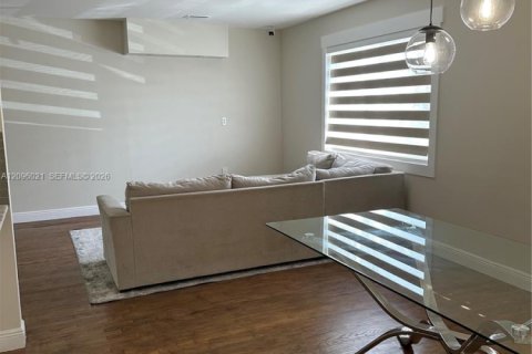 Villa ou maison à louer à Miami, Floride: 3 chambres, 110.18 m2 № 2388034 - photo 8