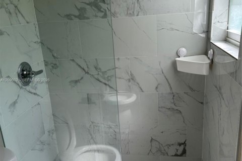 Villa ou maison à louer à Miami, Floride: 3 chambres, 110.18 m2 № 2388034 - photo 30