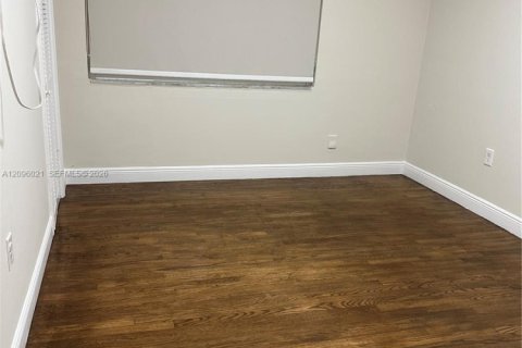Villa ou maison à louer à Miami, Floride: 3 chambres, 110.18 m2 № 2388034 - photo 16