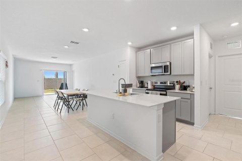 Townhouse in Davenport, Florida 3 bedrooms, 133.04 sq.m. № 2228429 - photo 12