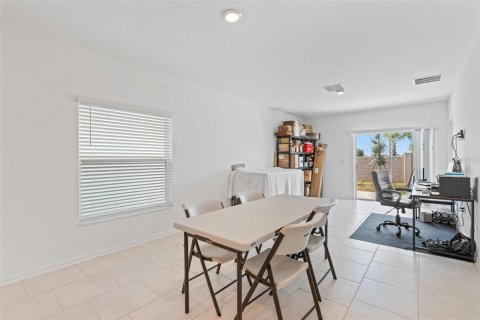 Townhouse in Davenport, Florida 3 bedrooms, 133.04 sq.m. № 2228429 - photo 17
