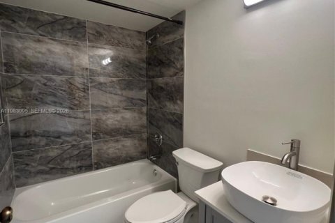 Copropriété à vendre à Coral Springs, Floride: 3 chambres, 117.34 m2 № 2049950 - photo 9