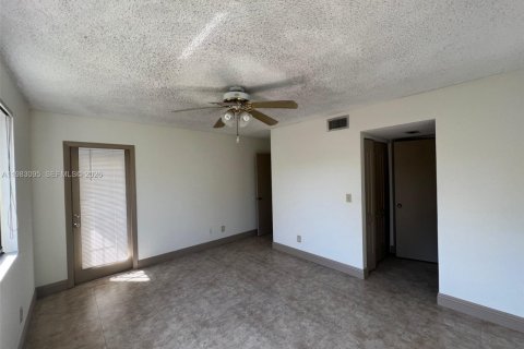 Copropriété à vendre à Coral Springs, Floride: 3 chambres, 117.34 m2 № 2049950 - photo 8