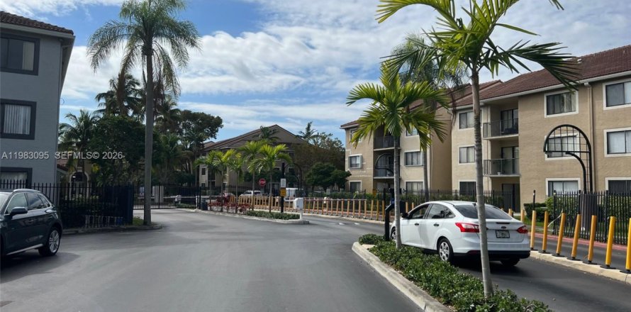 Condo à Coral Springs, Floride, 3 chambres  № 2049950