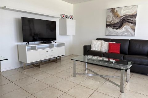 Купить кондоминиум в Дирфилд-Бич, Флорида 2 спальни, 76.92м2, № 2250336 - фото 8
