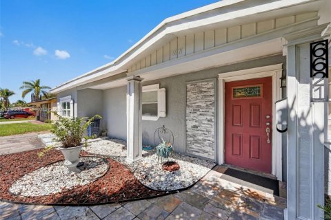 Casa en venta en Sunrise, Florida, 3 dormitorios, 144.56 m2 № 2052328 - foto 3