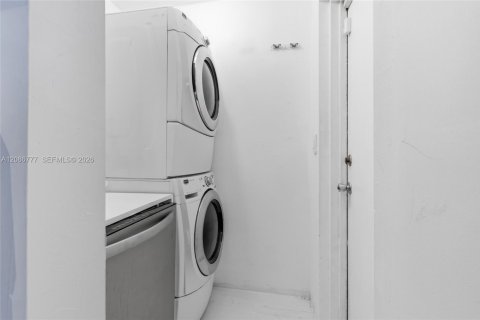 Townhouse in Miami Shores, Florida 3 bedrooms, 88.44 sq.m. № 2357998 - photo 15