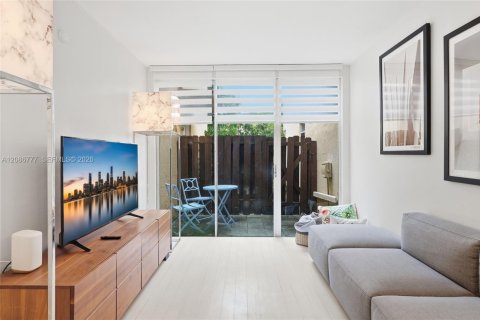 Townhouse in Miami Shores, Florida 3 bedrooms, 88.44 sq.m. № 2357998 - photo 6
