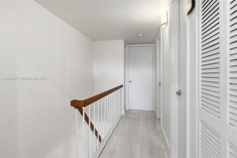 Townhouse in Miami Shores, Florida 3 bedrooms, 88.44 sq.m. № 2357998 - photo 9