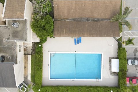 Townhouse in Miami Shores, Florida 3 bedrooms, 88.44 sq.m. № 2357998 - photo 19