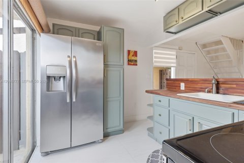 Townhouse in Miami Shores, Florida 3 bedrooms, 88.44 sq.m. № 2357998 - photo 3