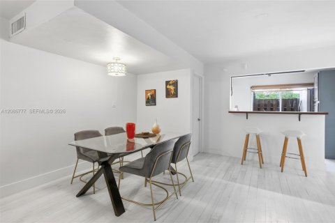Townhouse in Miami Shores, Florida 3 bedrooms, 88.44 sq.m. № 2357998 - photo 7