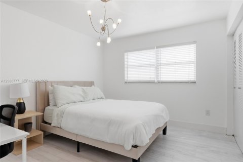 Townhouse in Miami Shores, Florida 3 bedrooms, 88.44 sq.m. № 2357998 - photo 14