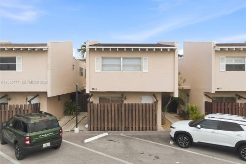 Townhouse in Miami Shores, Florida 3 bedrooms, 88.44 sq.m. № 2357998 - photo 17