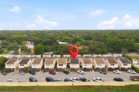 Townhouse in Miami Shores, Florida 3 bedrooms, 88.44 sq.m. № 2357998 - photo 18