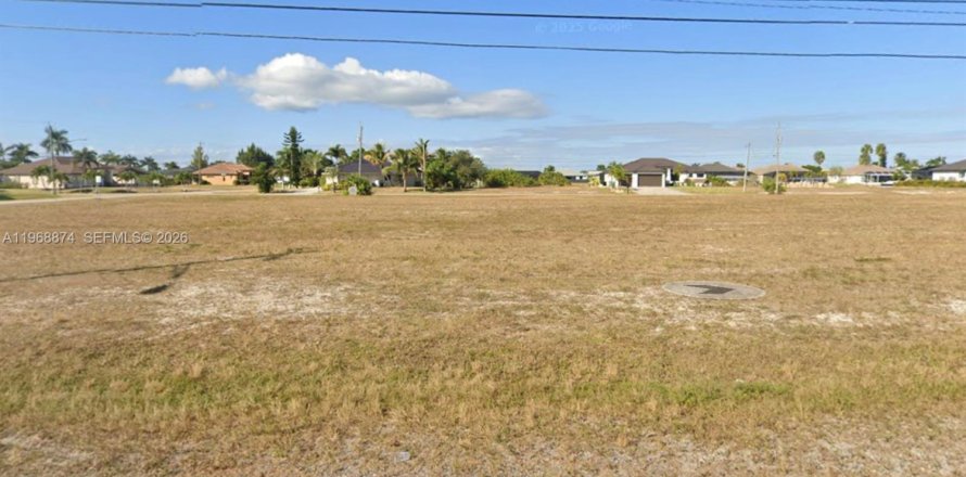 Land in Cape Coral, Florida № 2031802