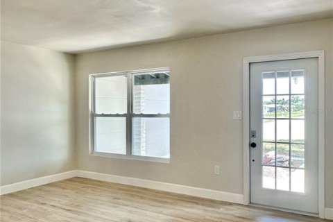 House in Port Charlotte, Florida 3 bedrooms, 113.34 sq.m. № 2091554 - photo 7