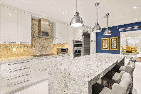 Townhouse in Miami, Florida 4 bedrooms, 412.49 sq.m. № 2058655 - photo 18