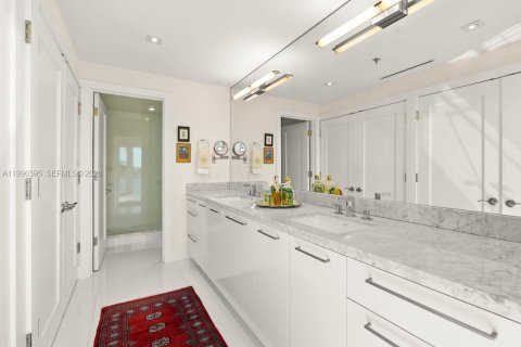 Townhouse in Miami, Florida 4 bedrooms, 412.49 sq.m. № 2058655 - photo 30