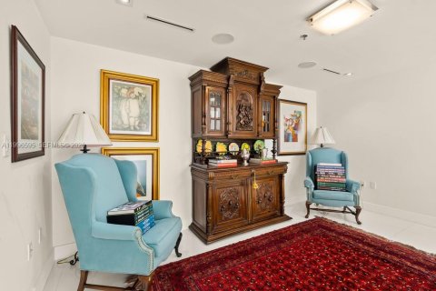 Townhouse in Miami, Florida 4 bedrooms, 412.49 sq.m. № 2058655 - photo 25