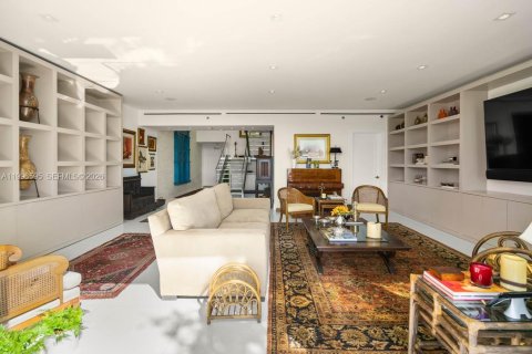 Townhouse in Miami, Florida 4 bedrooms, 412.49 sq.m. № 2058655 - photo 9