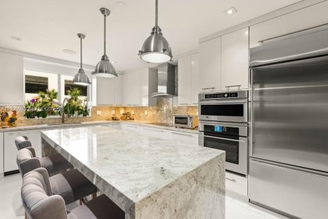 Townhouse in Miami, Florida 4 bedrooms, 412.49 sq.m. № 2058655 - photo 20