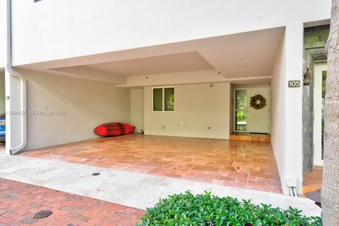 Townhouse in Miami, Florida 4 bedrooms, 412.49 sq.m. № 2058655 - photo 4