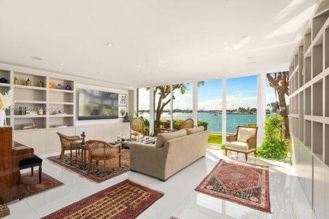 Townhouse in Miami, Florida 4 bedrooms, 412.49 sq.m. № 2058655 - photo 7