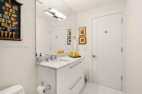 Townhouse in Miami, Florida 4 bedrooms, 412.49 sq.m. № 2058655 - photo 11