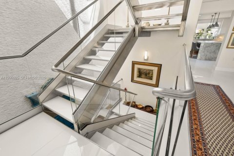 Townhouse in Miami, Florida 4 bedrooms, 412.49 sq.m. № 2058655 - photo 12